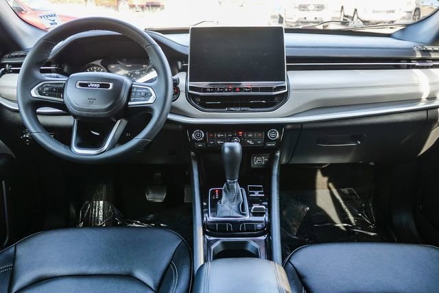 Used 2025 Jeep Compass Limited image 13