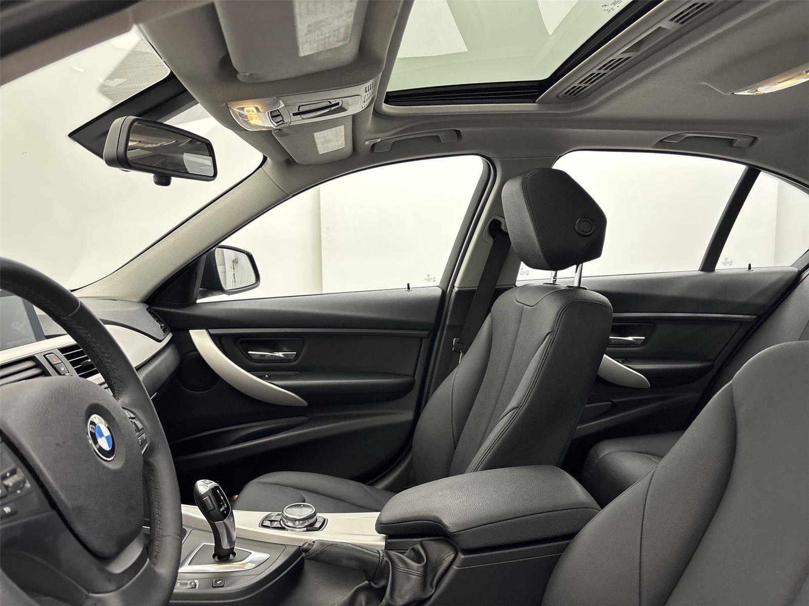 Used 2014 BMW 320i xDrive Sedan image 24