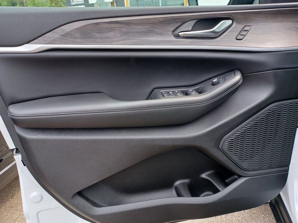 New 2026 Jeep Grand Cherokee L Limited AWD/4WD image 7