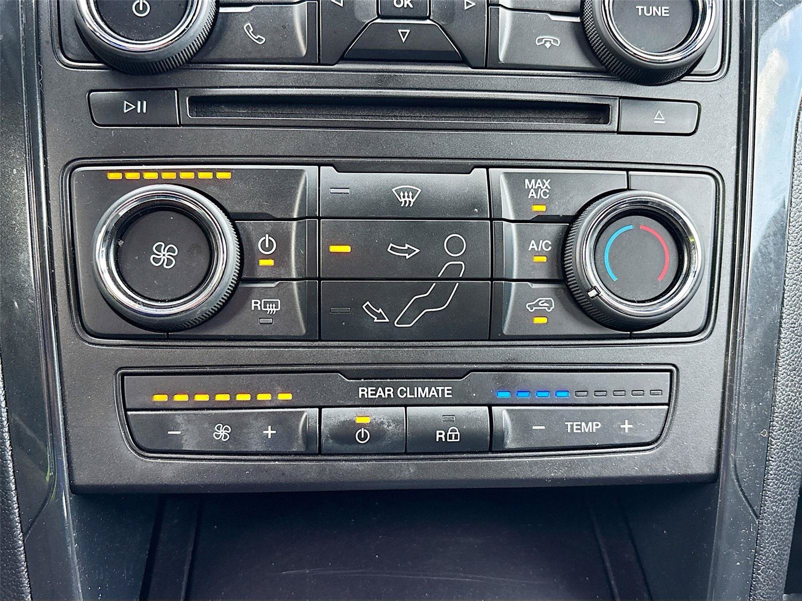 Used 2017 Ford Explorer XLT FWD image 15