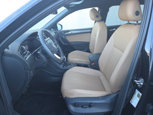 Used 2023 Volkswagen Tiguan SE w/ Panoramic Sunroof Package FWD image 15