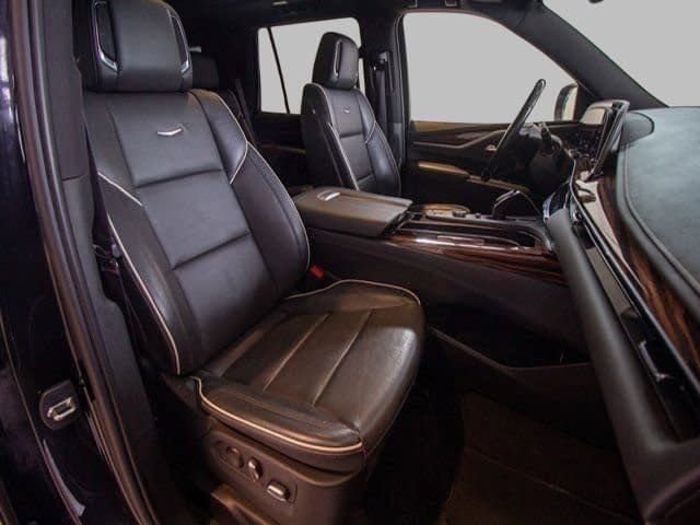Used 2023 Cadillac Escalade Premium Luxury AWD/4WD image 28