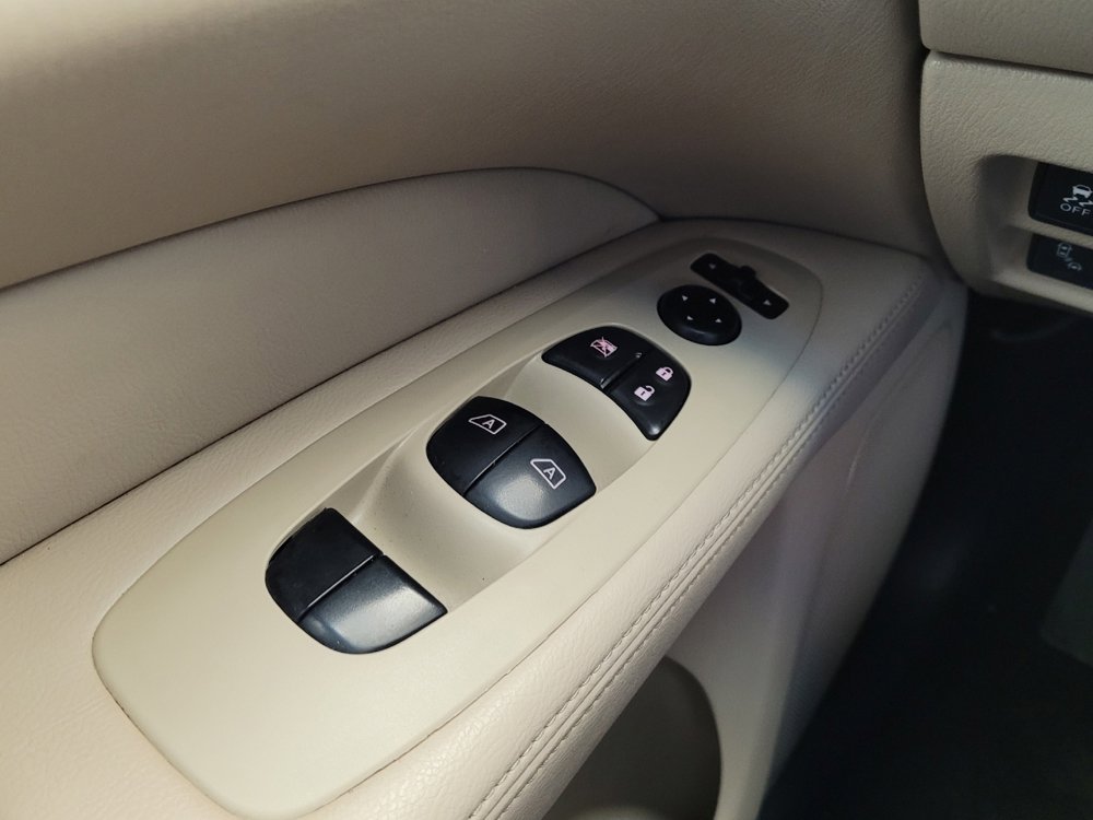 Used 2016 Nissan Pathfinder Platinum image 27