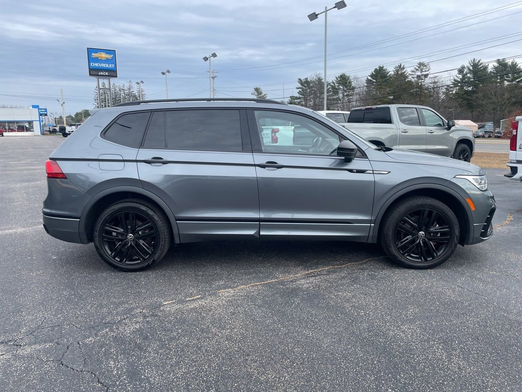 Used 2022 Volkswagen Tiguan SE R-Line image 10