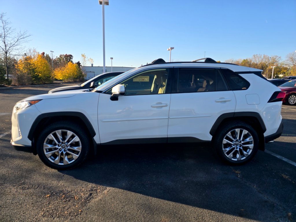 Used 2019 Toyota RAV4 XLE Premium w/ Cold Weather Package AWD/4WD image 5