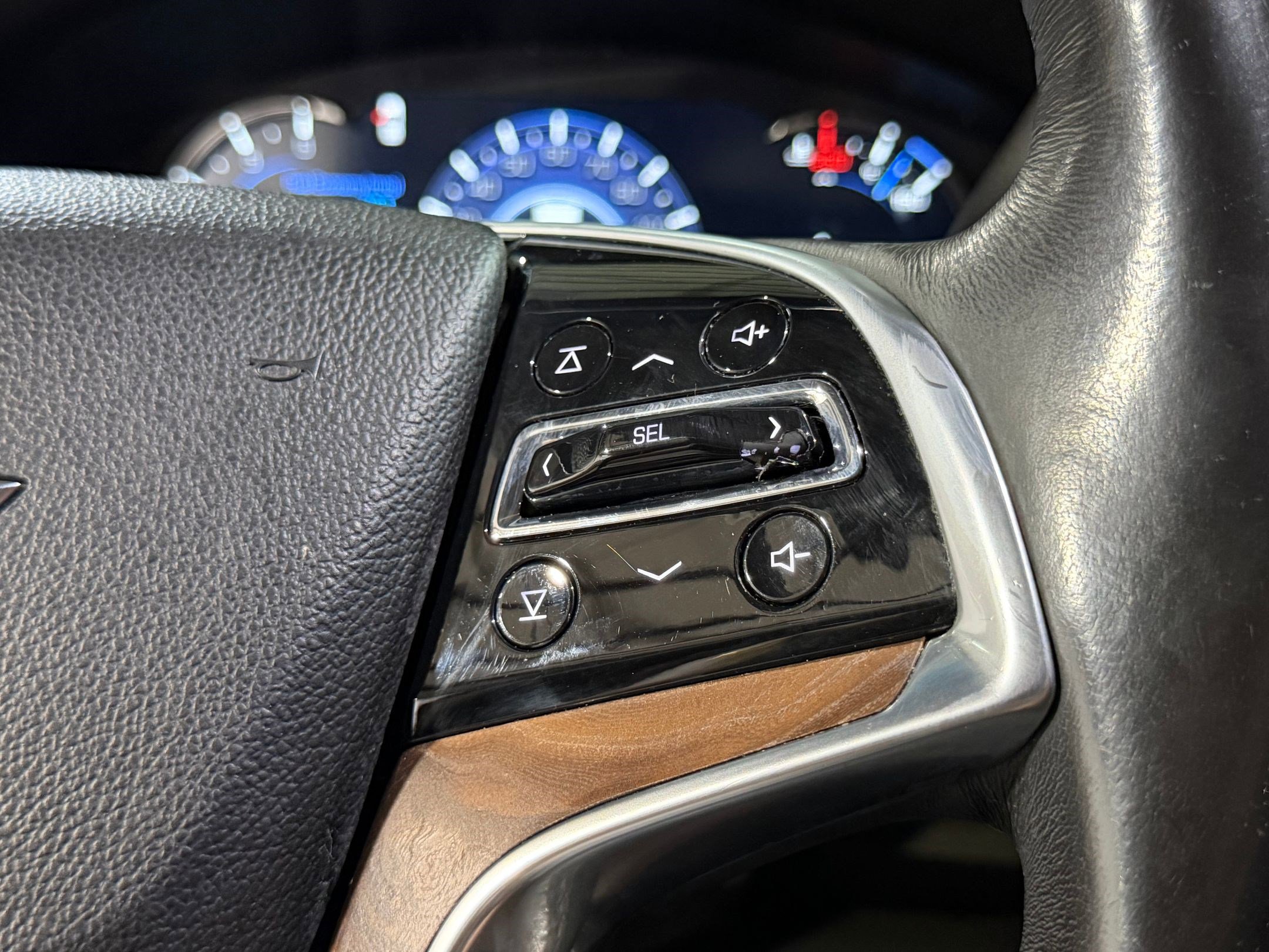 Used 2019 Cadillac Escalade Premium Luxury w/ LPO, Radiant Package AWD/4WD image 24