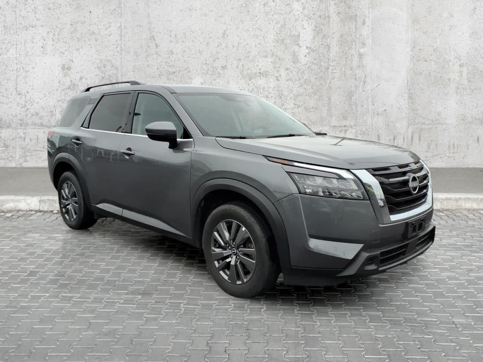 Used 2025 Nissan Pathfinder SV AWD/4WD image 2