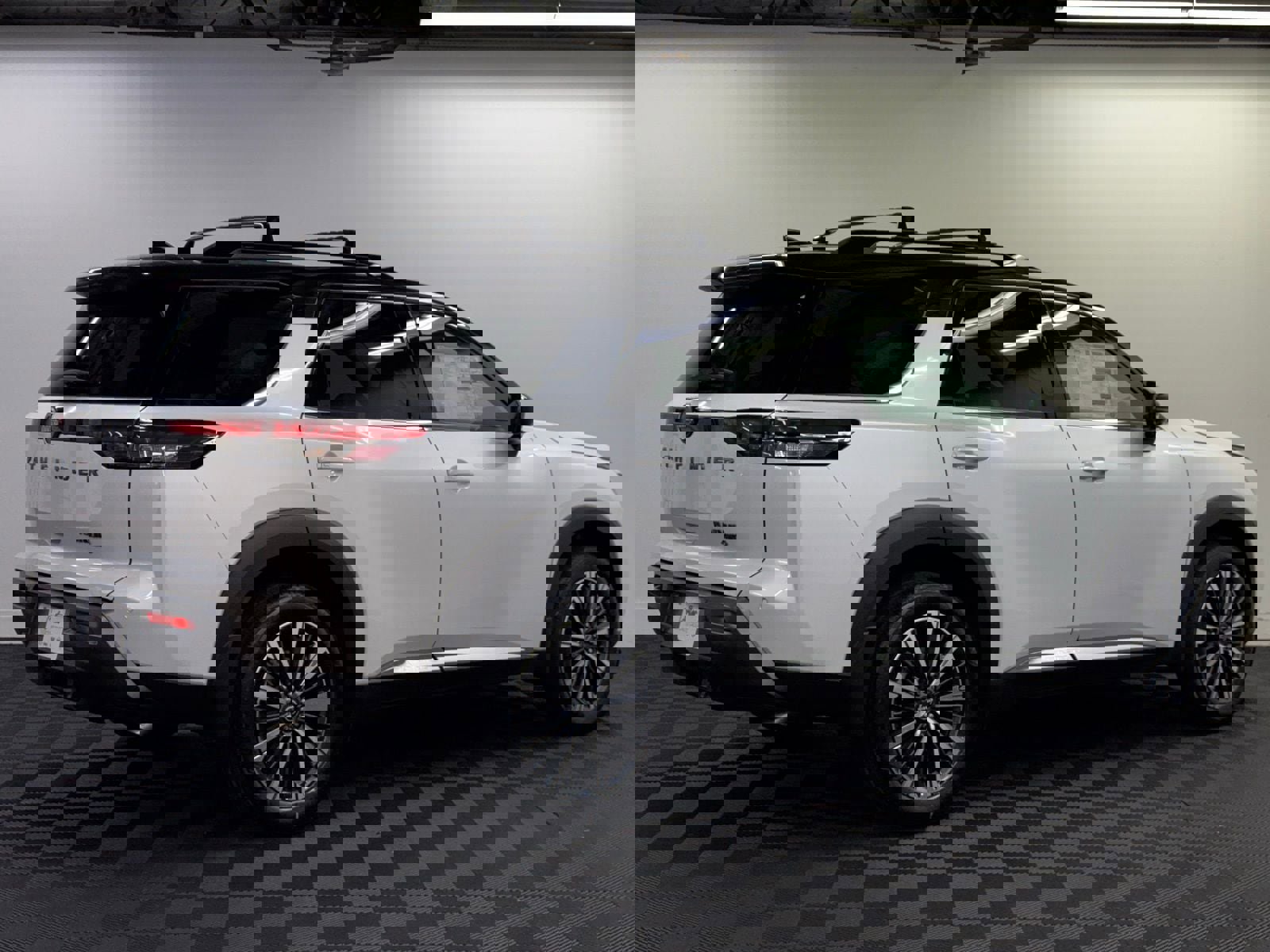 New 2026 Nissan Pathfinder Platinum image 2