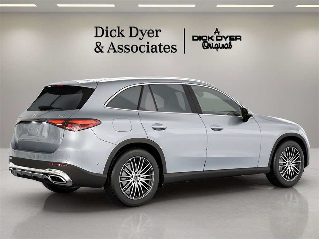 Used 2025 Mercedes-Benz GLC 300 4MATIC image 9