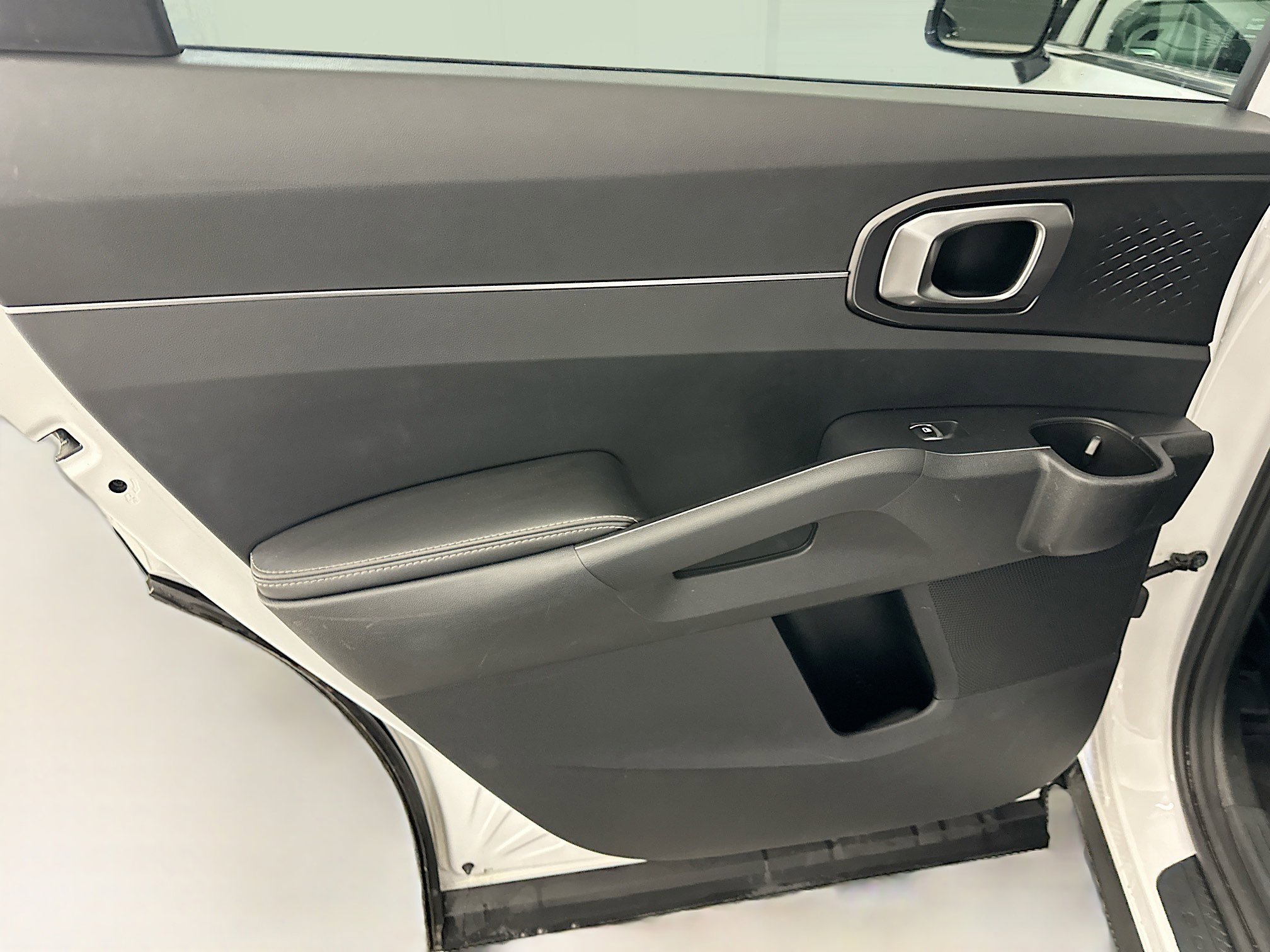 Used 2024 Kia Sorento S image 27