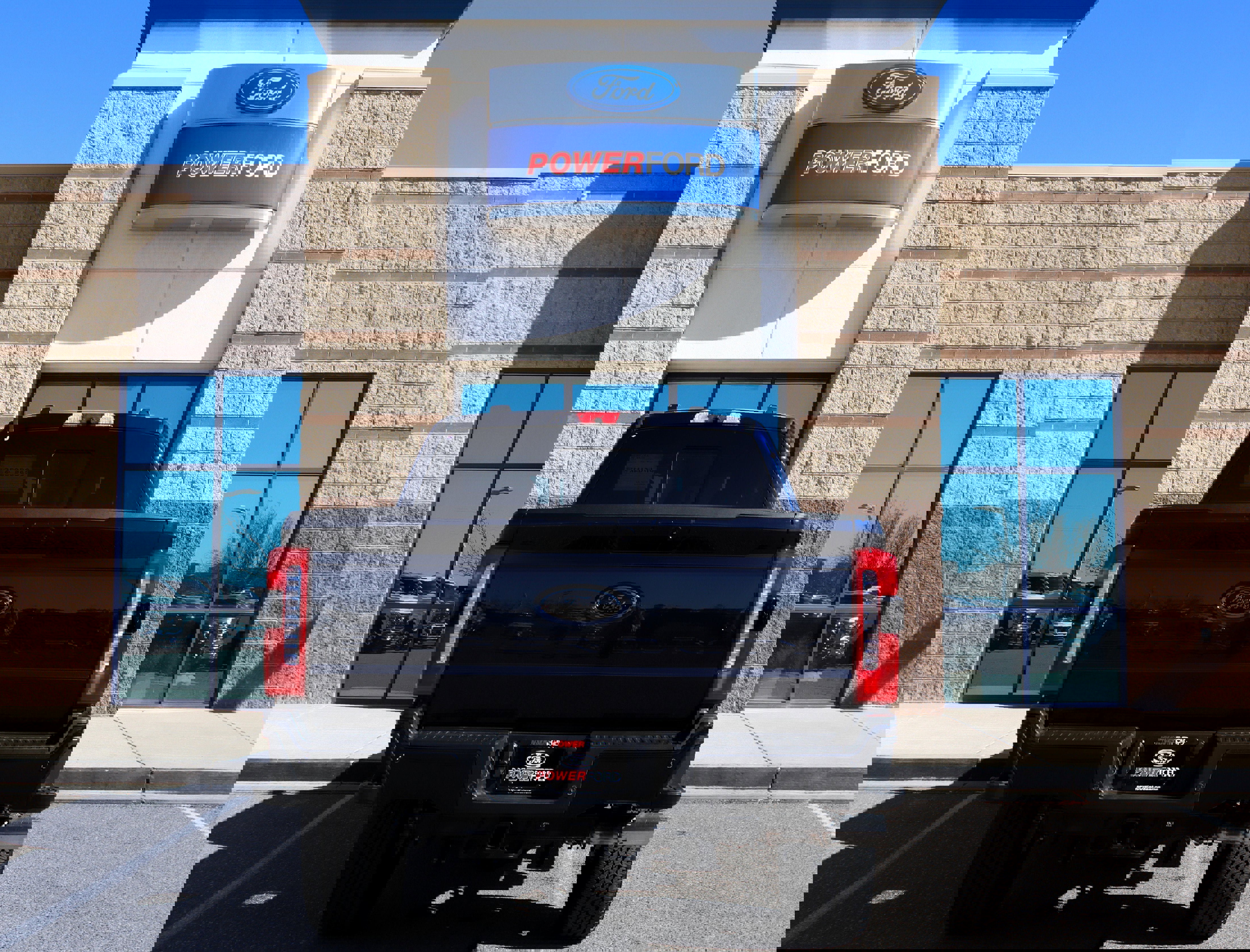 New 2025 Ford F250 Lariat w/ Black Appearance Package image 7