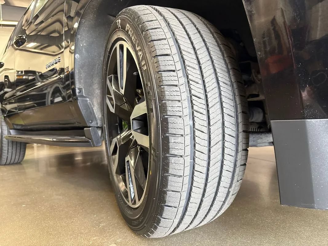 Used 2019 Chevrolet Tahoe Premier AWD/4WD image 25