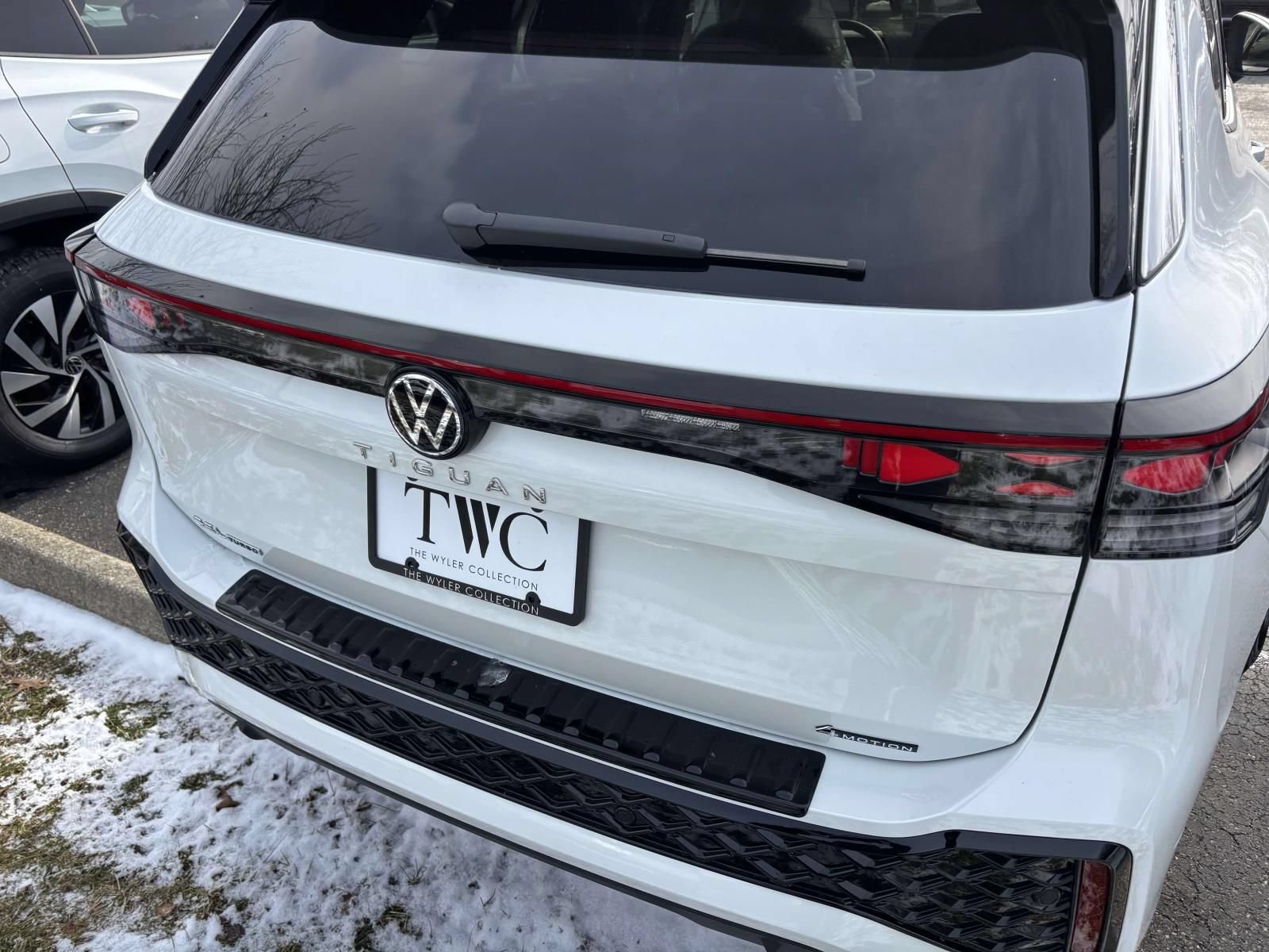 New 2026 Volkswagen Tiguan SEL R-Line AWD/4WD image 7