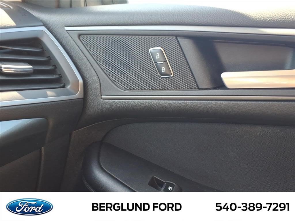 Used 2016 Ford Edge SE AWD/4WD image 30