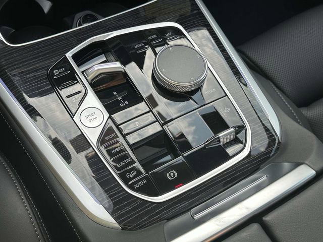 New 2026 BMW X5 xDrive50e w/ M Sport Package image 17