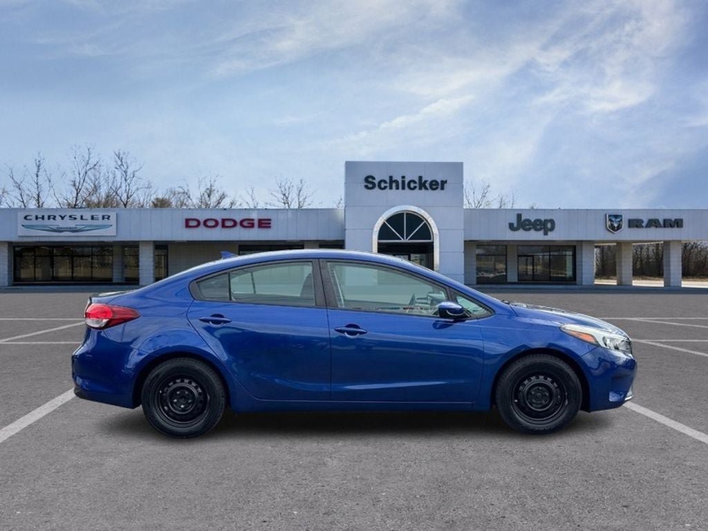 Used 2017 Kia Forte LX FWD image 2