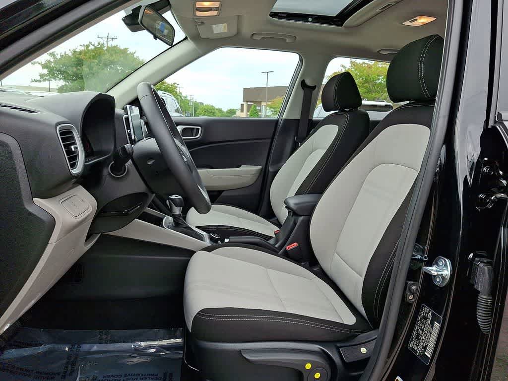 Certified 2025 Hyundai Venue SEL FWD image 11