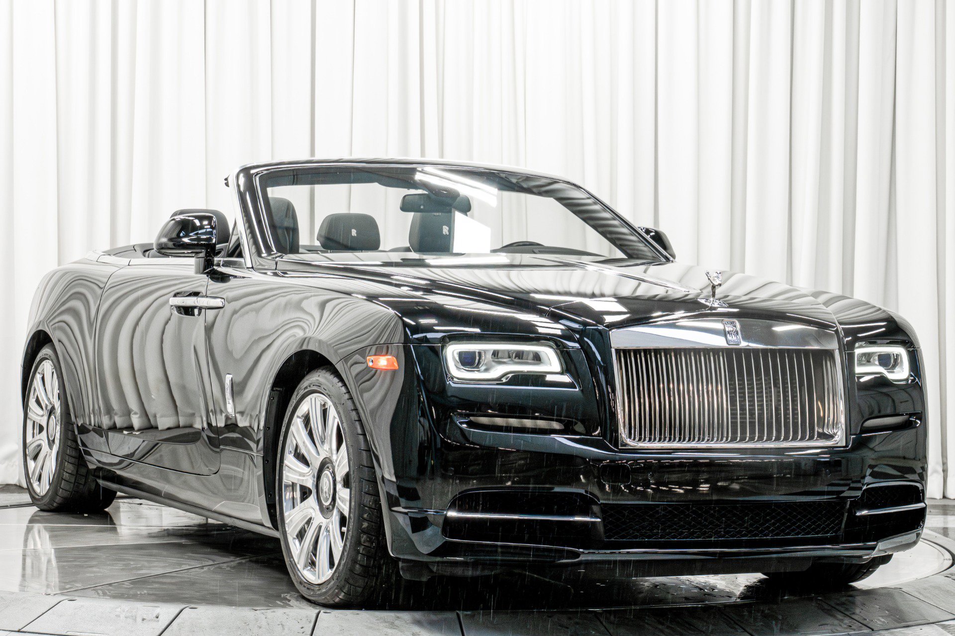 Used 2017 Rolls-Royce Dawn RWD image 41