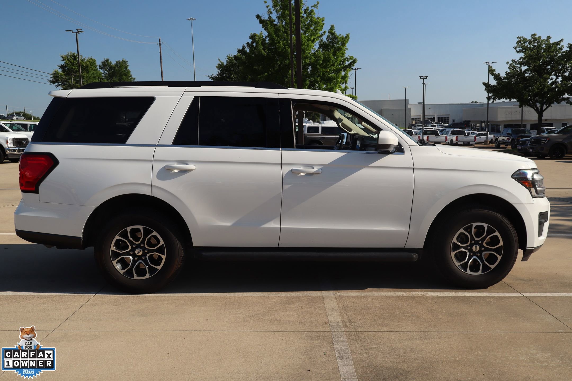 Used 2022 Ford Expedition XLT AWD/4WD image 2