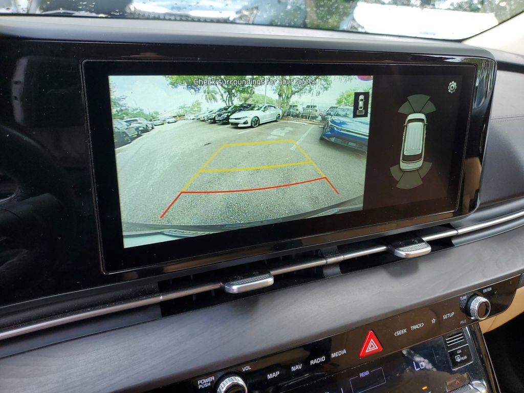 Used 2022 Kia Carnival EX FWD image 28