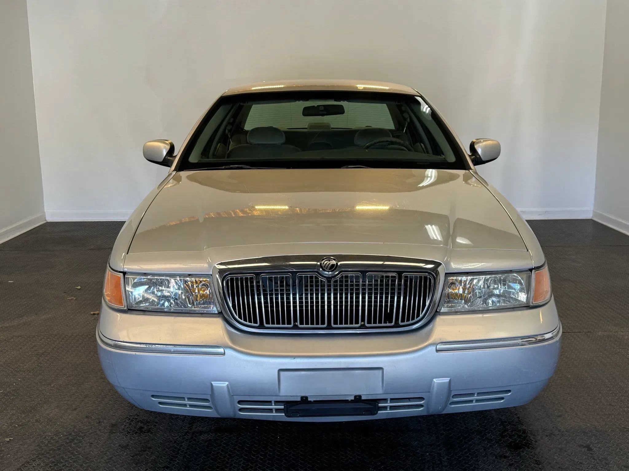 Used 2002 Mercury Grand Marquis GS RWD image 2