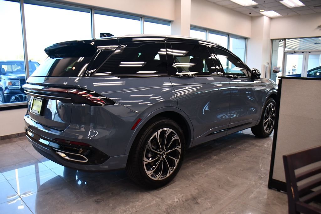 Used 2026 Lincoln Nautilus Reserve AWD/4WD image 7