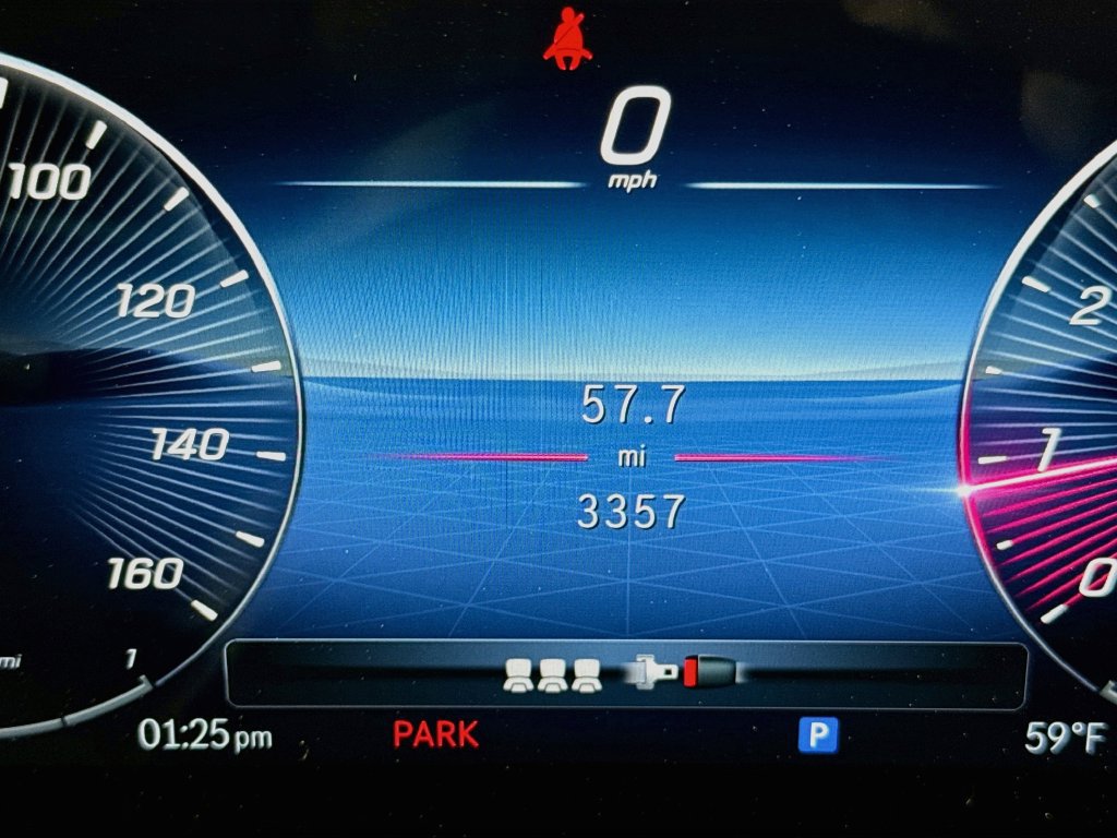 Used 2025 Mercedes-Benz GLB 250 4MATIC w/ Winter Package image 12