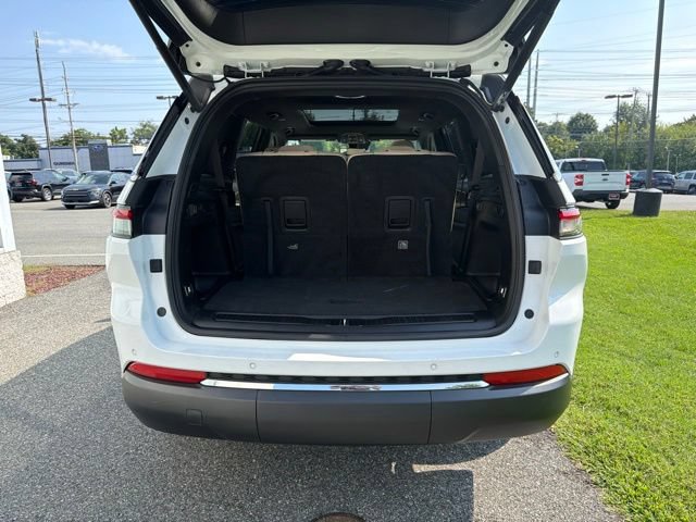 Used 2023 Jeep Grand Cherokee L Limited AWD/4WD image 8
