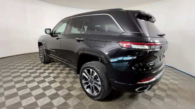 Used 2023 Jeep Grand Cherokee Overland w/ Luxury Tech Group IV AWD/4WD image 6