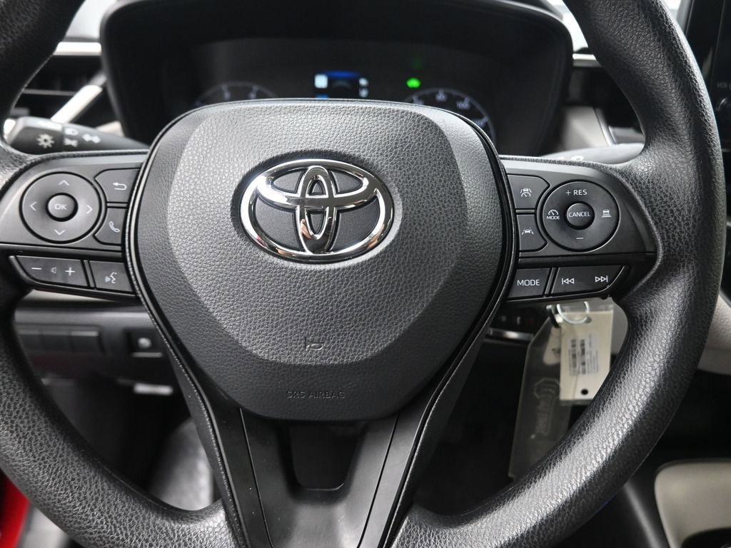 Used 2025 Toyota Corolla LE image 7