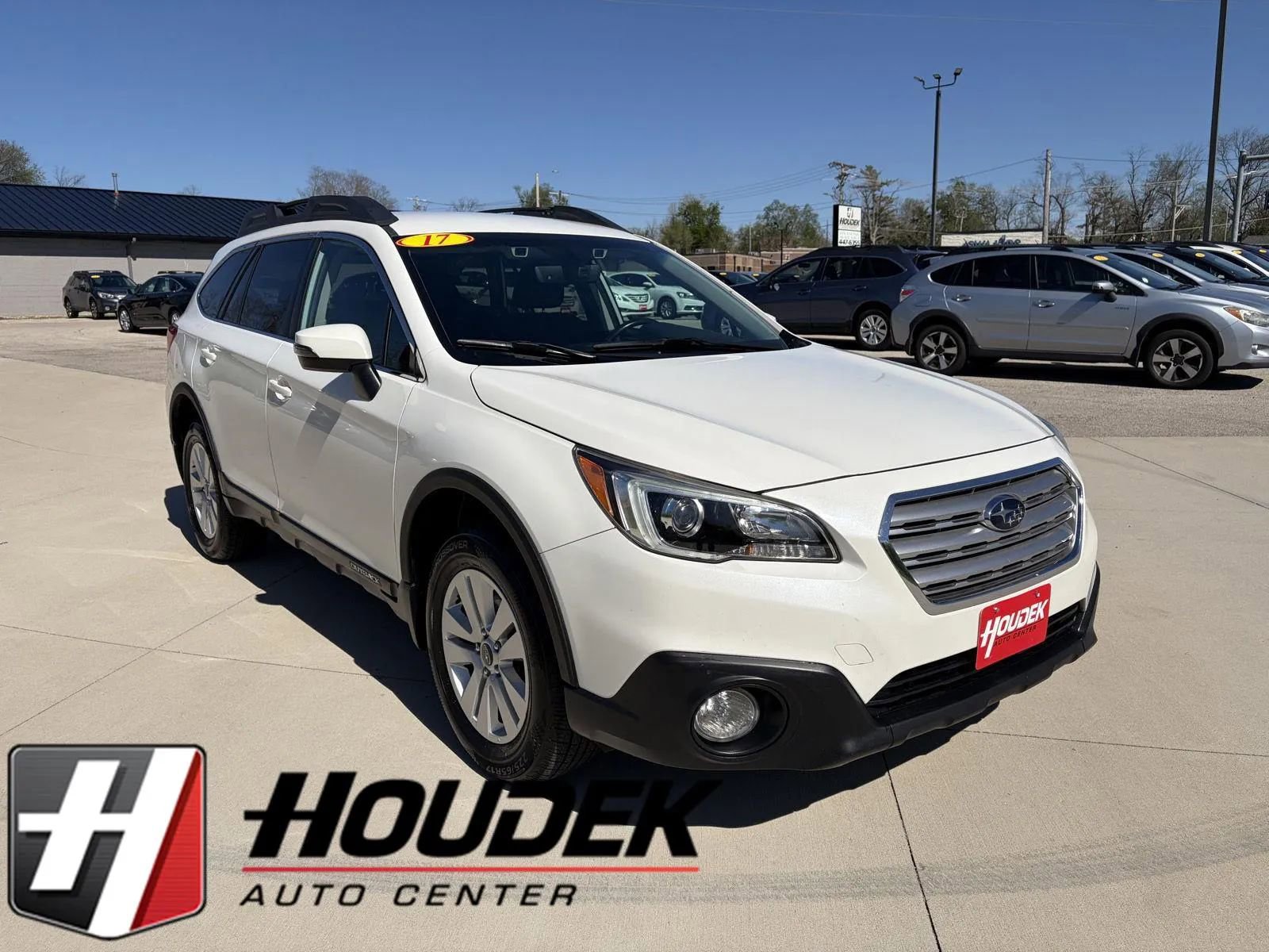 Used 2017 Subaru Outback 2.5i Premium AWD/4WD image 1
