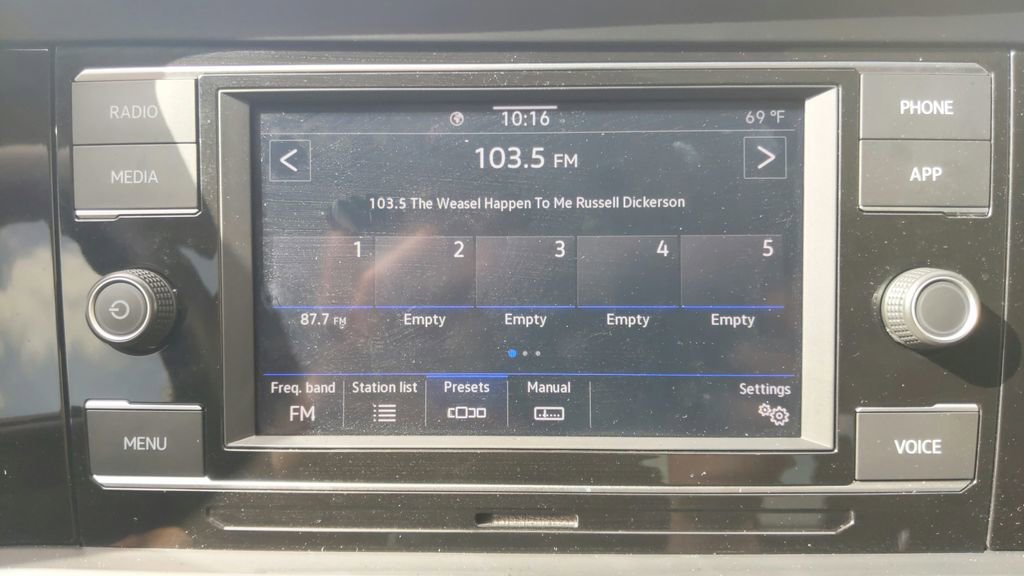 Used 2023 Volkswagen Jetta SE image 22