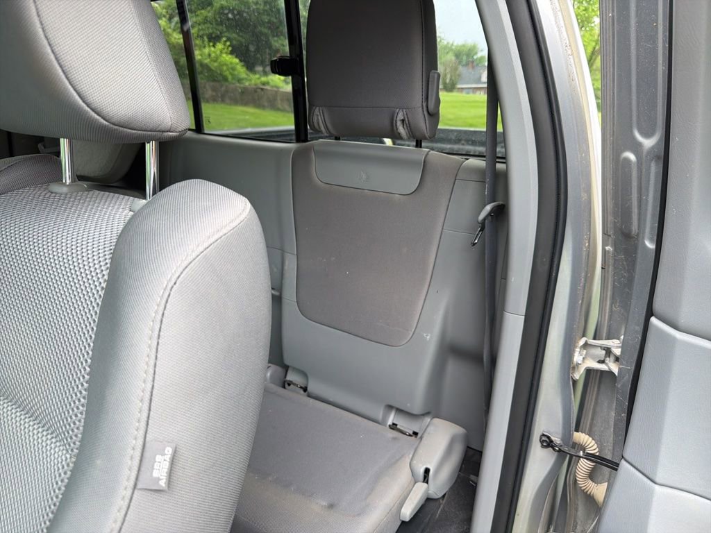 Used 2015 Toyota Tacoma 4x4 Access Cab V6 w/ TRD Off-Road Package image 29