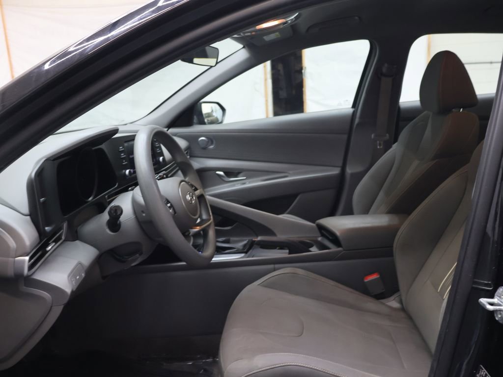 Used 2022 Hyundai Elantra SEL FWD image 16