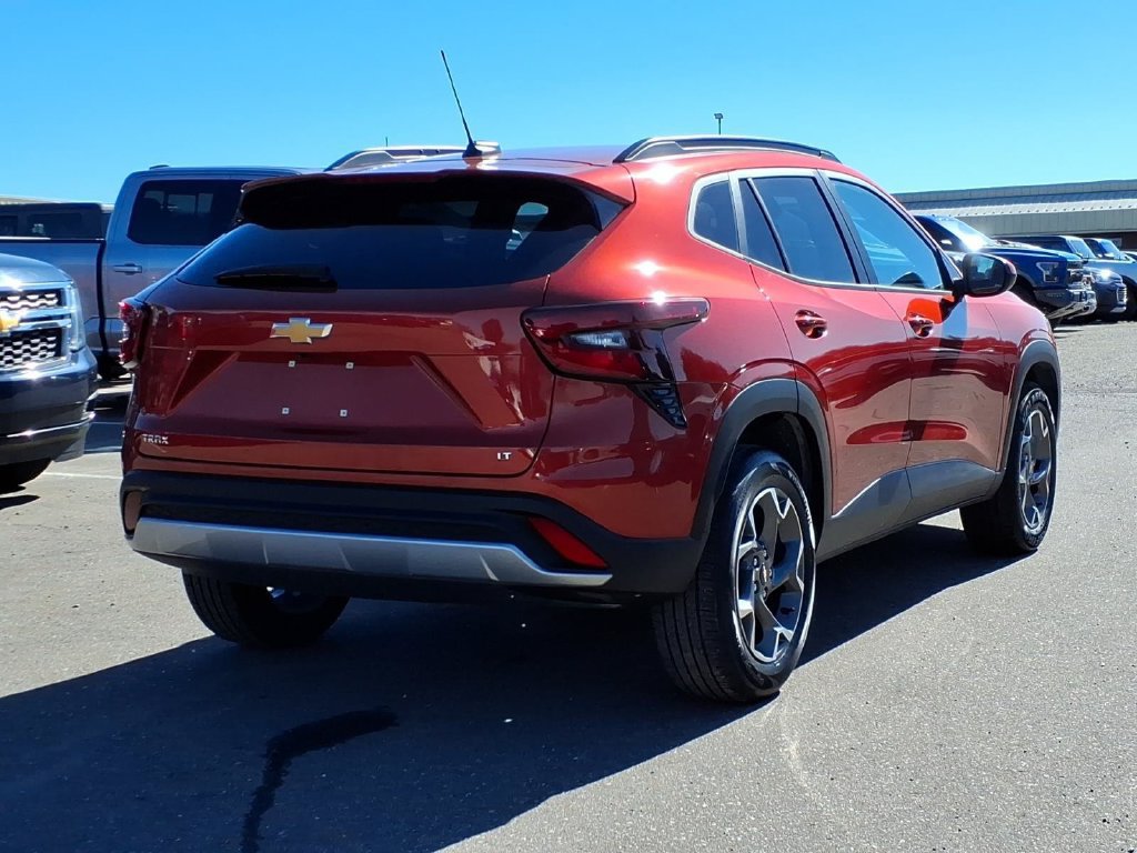 Used 2024 Chevrolet Trax LT w/ Driver Confidence Package FWD image 4