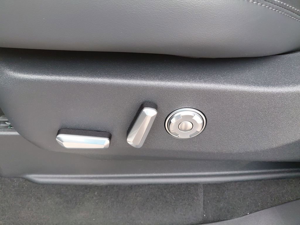 New 2026 Lincoln Navigator L Premier image 13