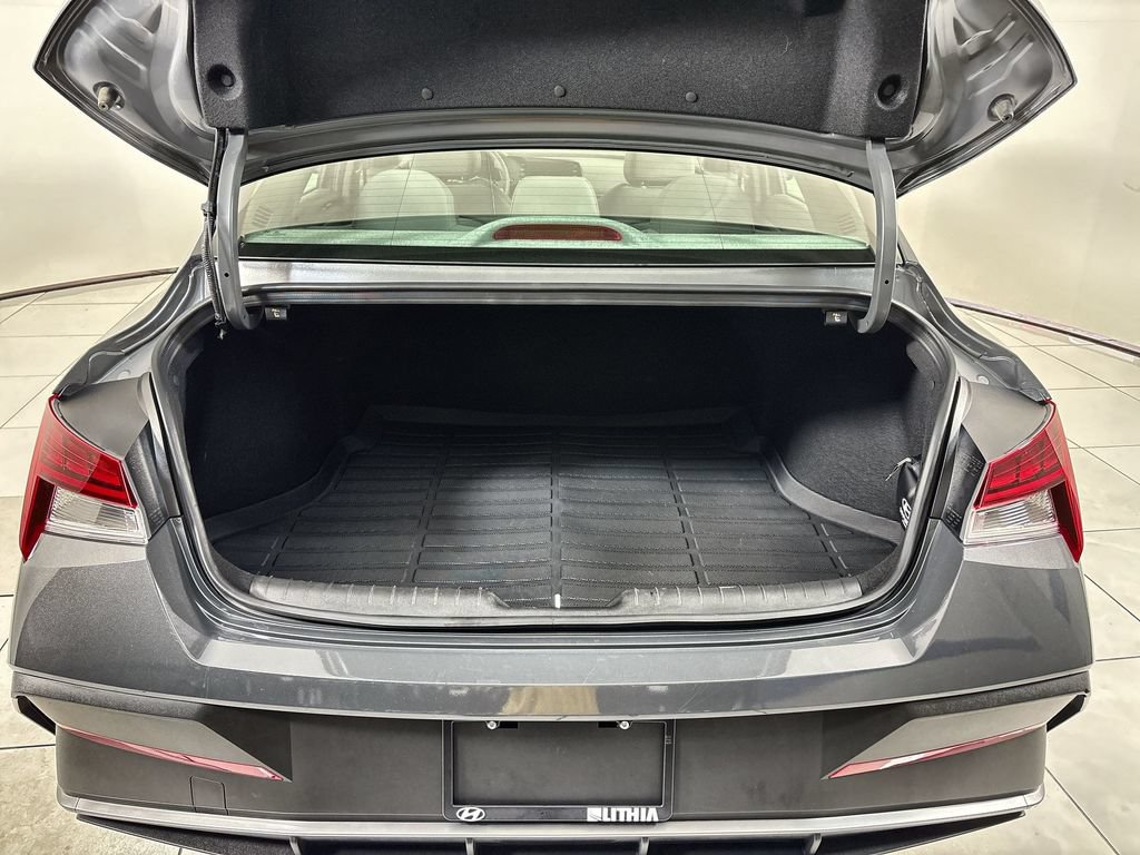 Used 2026 Hyundai Elantra Hybrid FWD image 19
