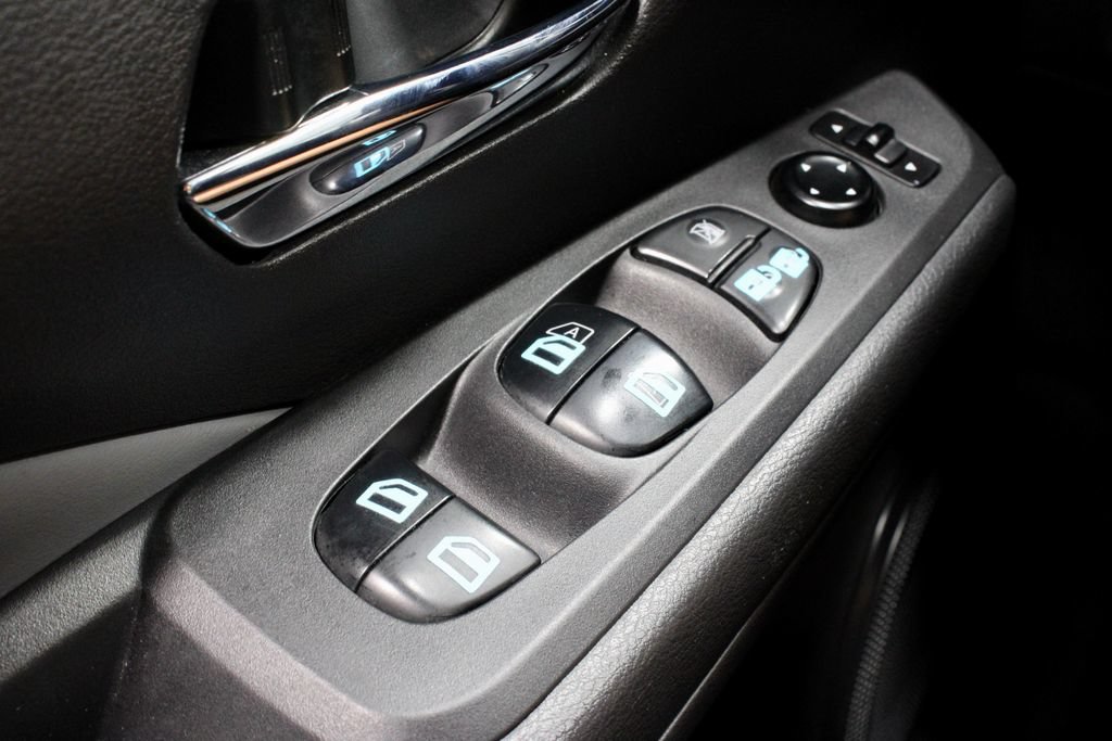 Certified 2023 Nissan Kicks SR w/ SR Premium Package FWD image 23