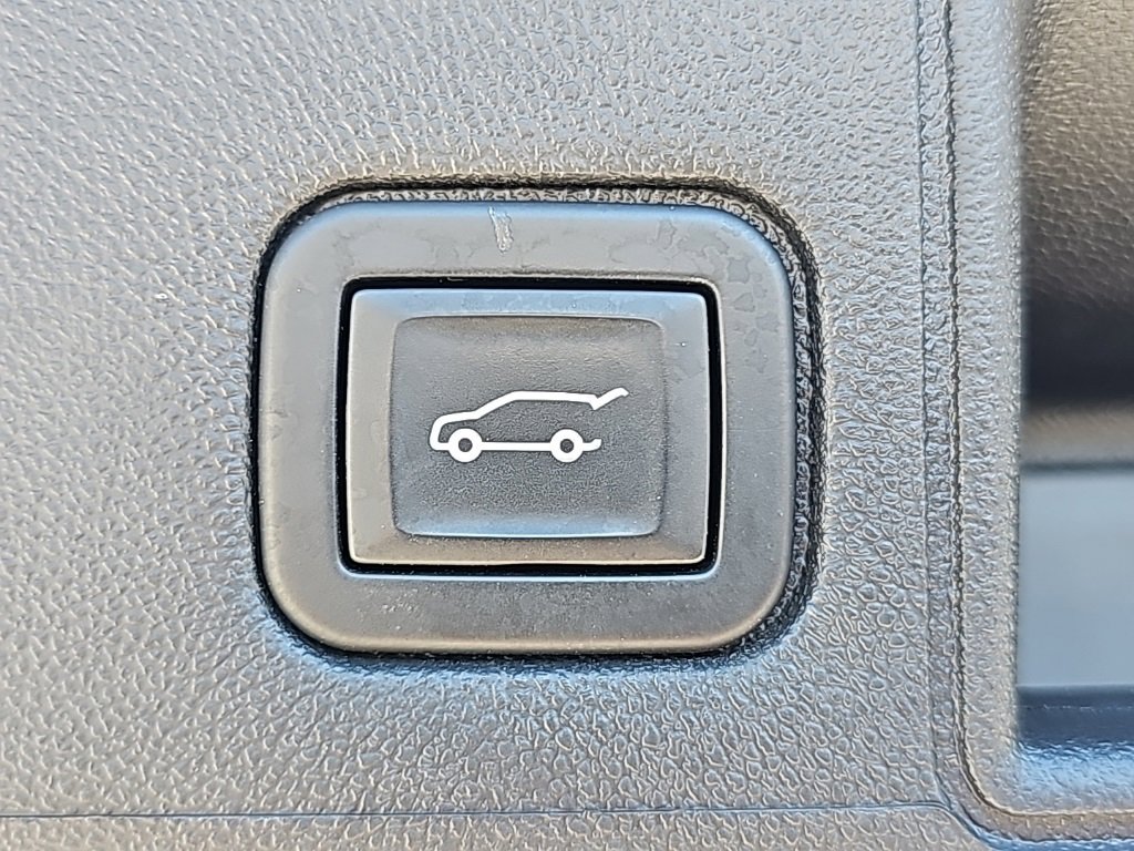 Used 2022 GMC Terrain SLE w/ Driver Convenience Package image 6