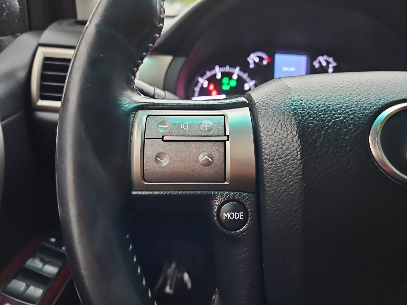 Used 2014 Lexus GX 460 w/ Premium Package AWD/4WD image 30