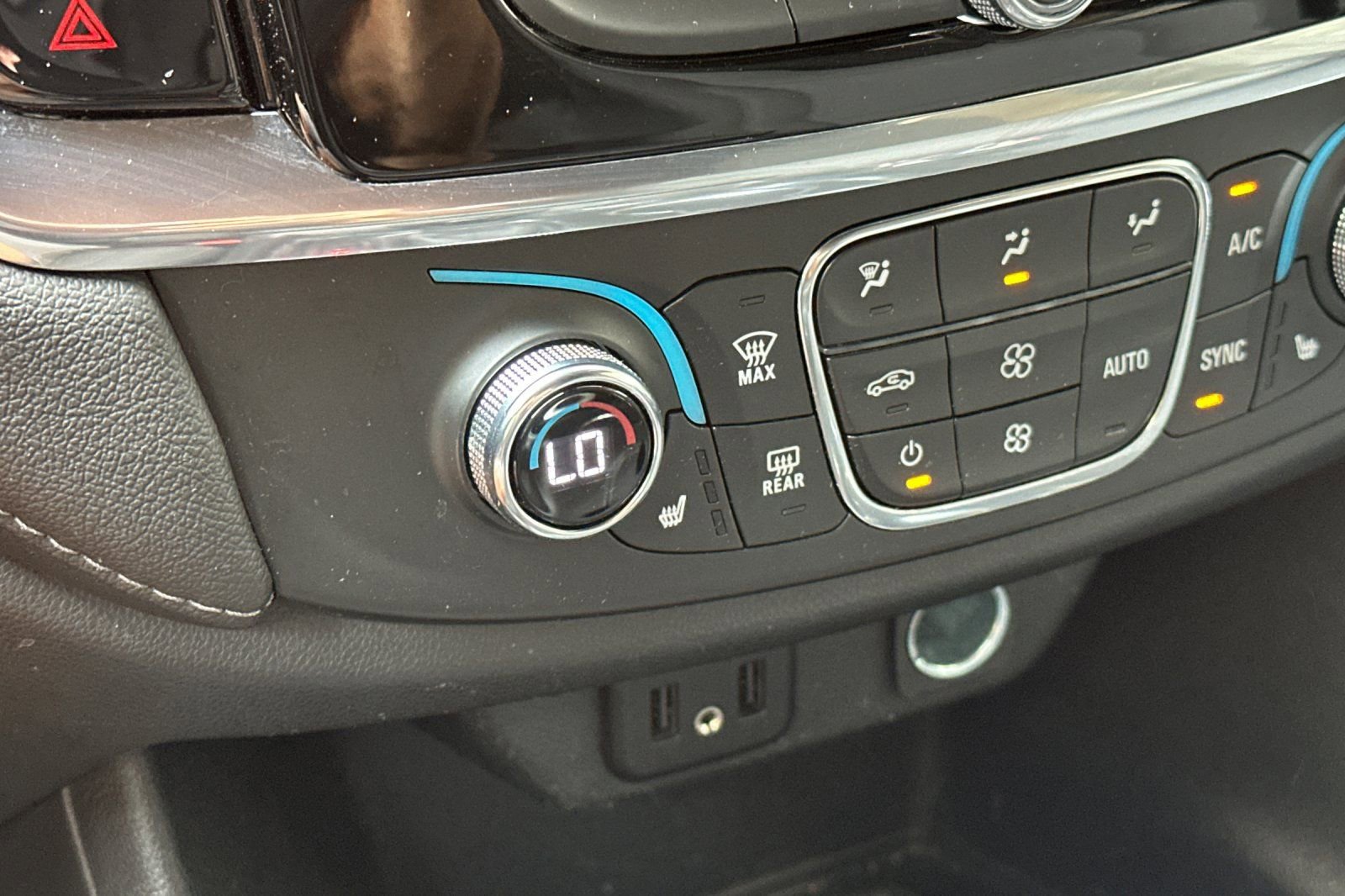 Used 2023 Chevrolet Traverse LT image 29