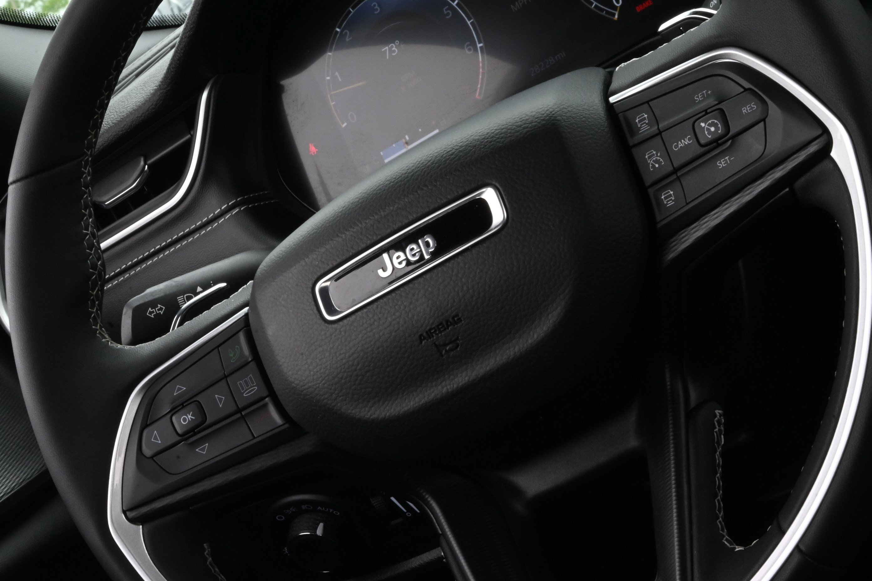 Used 2024 Jeep Grand Cherokee L Laredo w/ Luxury Tech Group I AWD/4WD image 28