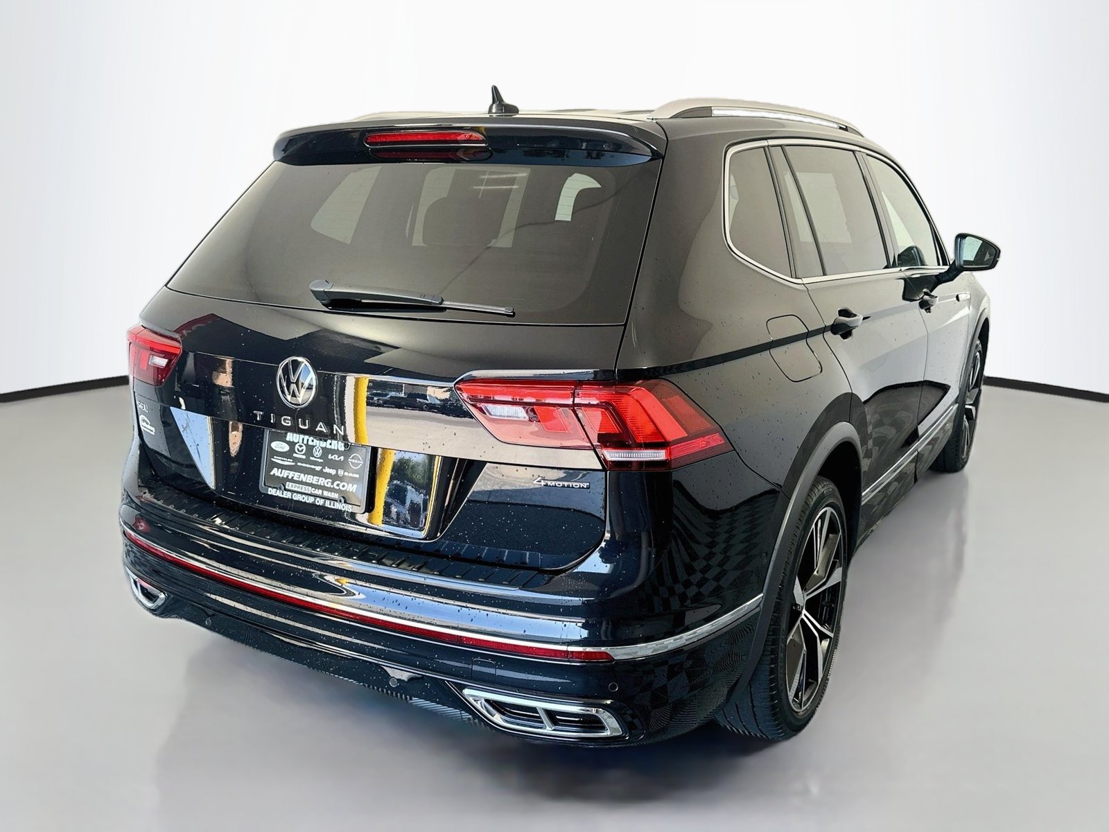 Used 2022 Volkswagen Tiguan SEL R-Line AWD/4WD image 7