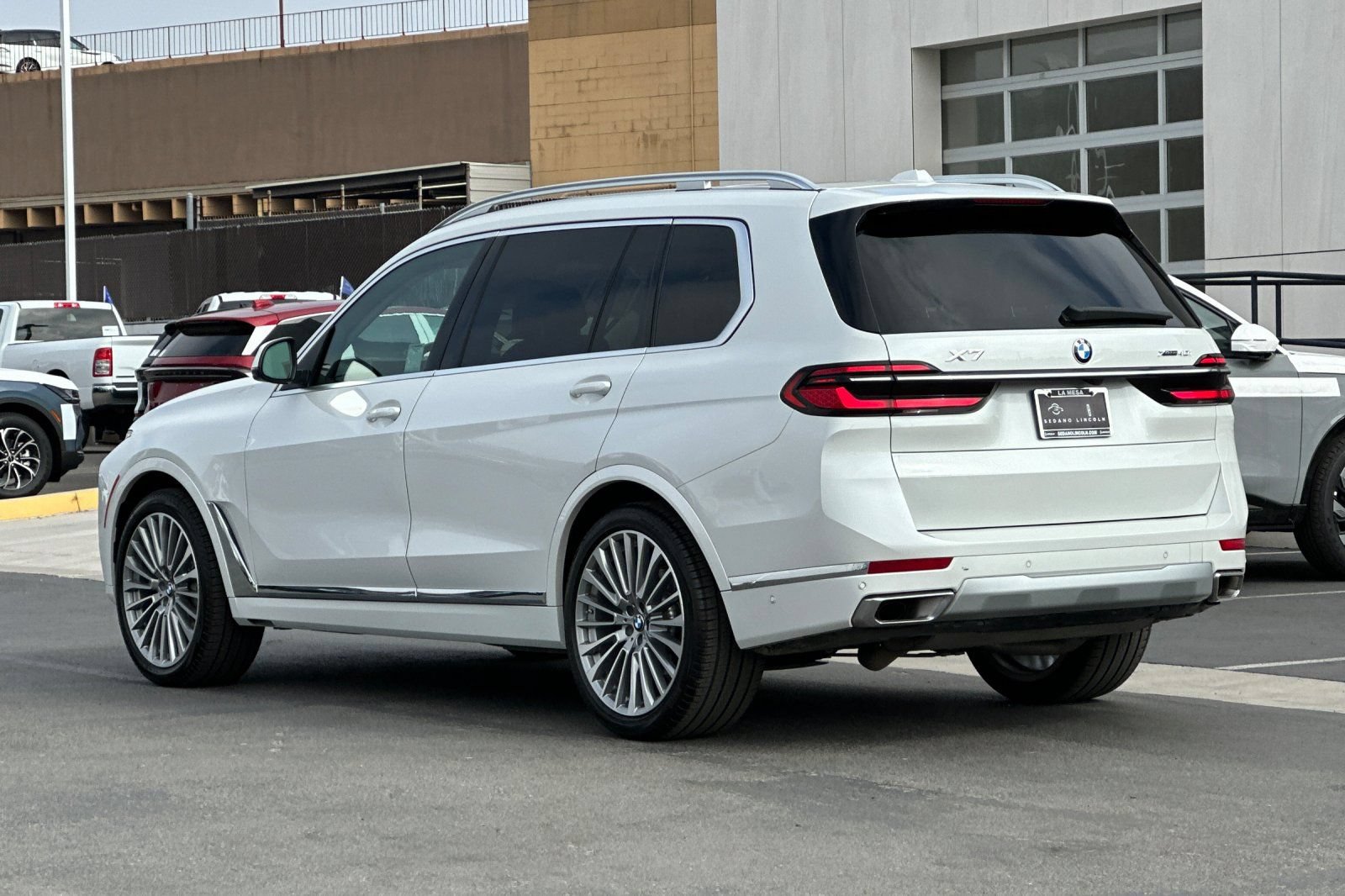 Used 2024 BMW X7 xDrive40i w/ Premium Package AWD/4WD image 5