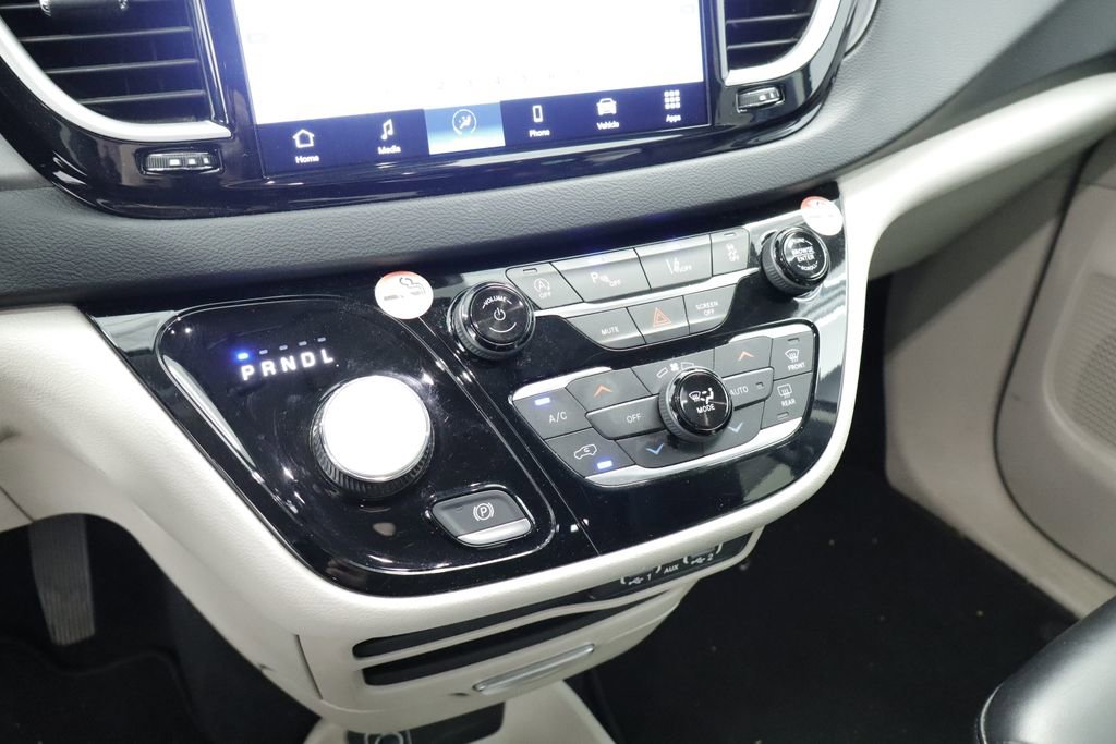 Used 2023 Chrysler Pacifica Touring-L FWD image 36