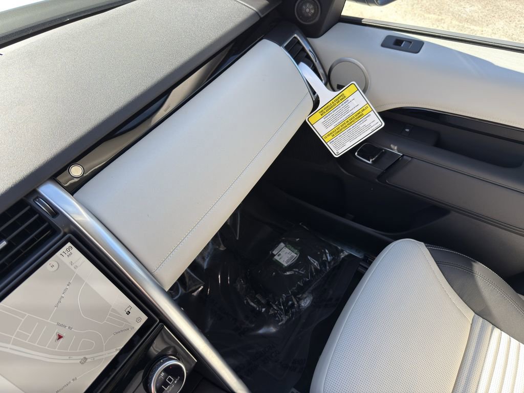 New 2026 Land Rover Discovery S image 26
