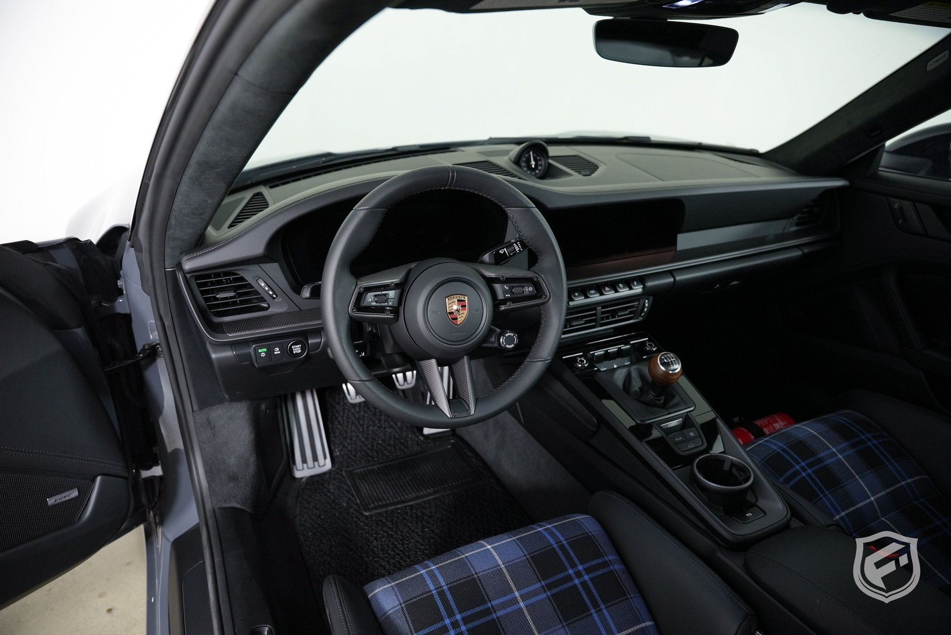 Used 2025 Porsche 911 Carrera RWD image 16