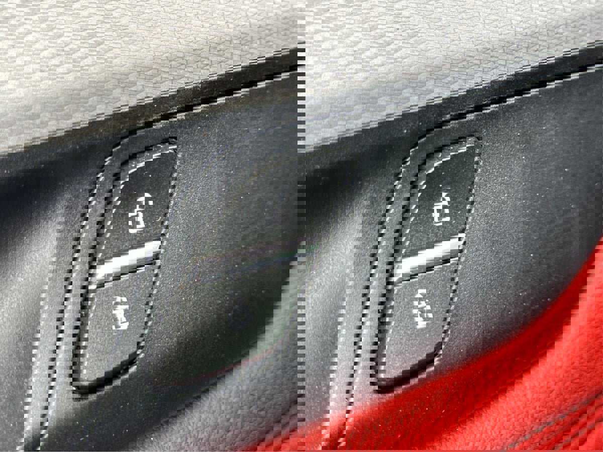 Used 2019 BMW X6 xDrive35i w/ M Sport Package image 35