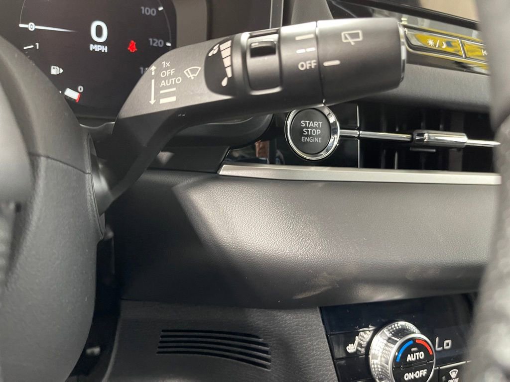 New 2025 Mitsubishi Outlander SE image 16