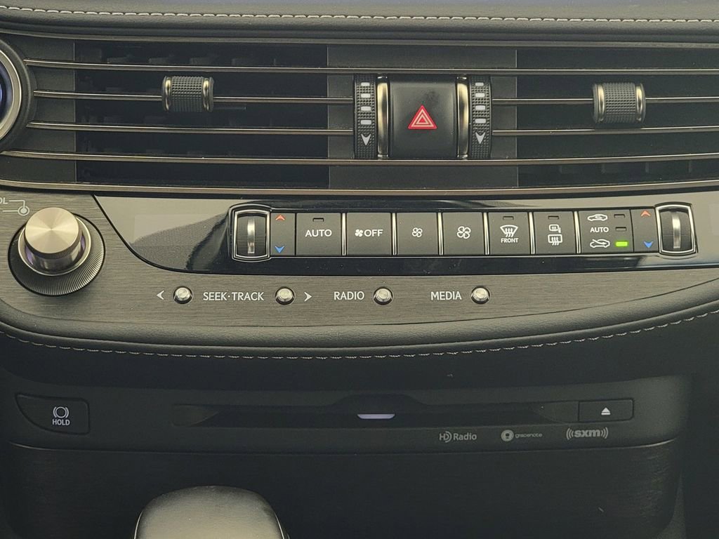 Used 2018 Lexus LS 500h AWD w/ Accessory Package (Z2) image 25